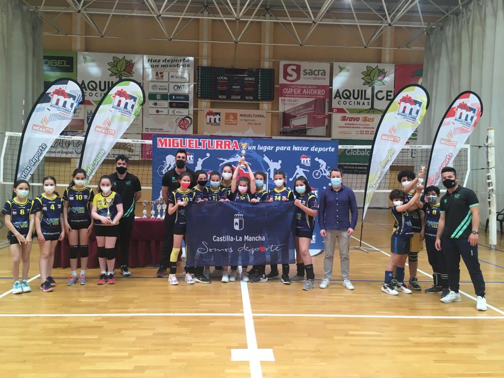 Imagen de los tres primeros clasificados en categoría alevín.
