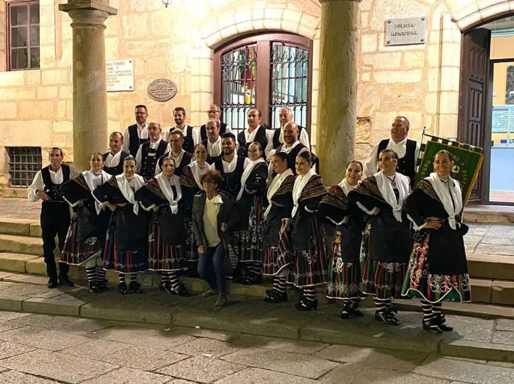 La Asociación de Coros y Danzas Nazarín en su actuación en Zamora (Foto: Nazarín).