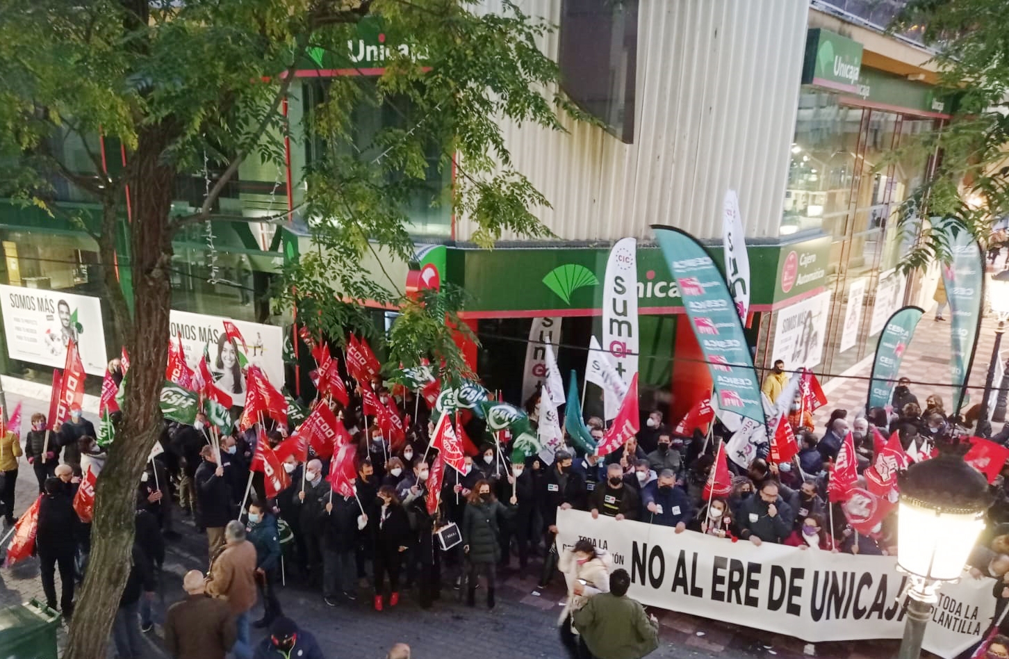 Movilizaciones masivas para expresar el rechazo al ERE de Unicaja ...