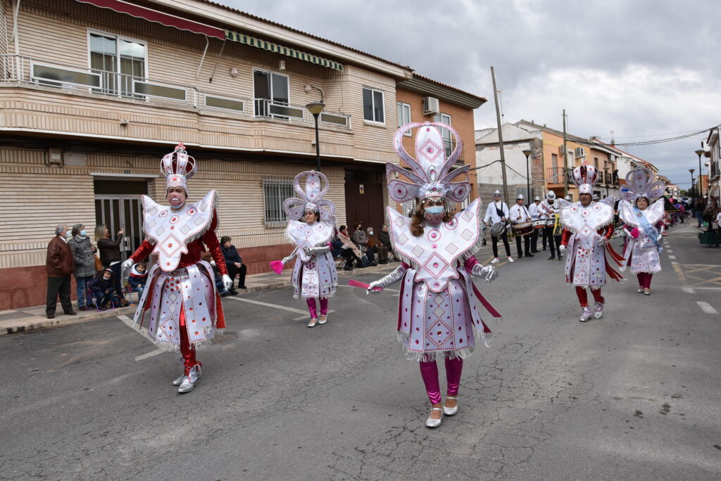 La peña Máscaras Mayores en el desfile del Domingo de Piñata 2022.