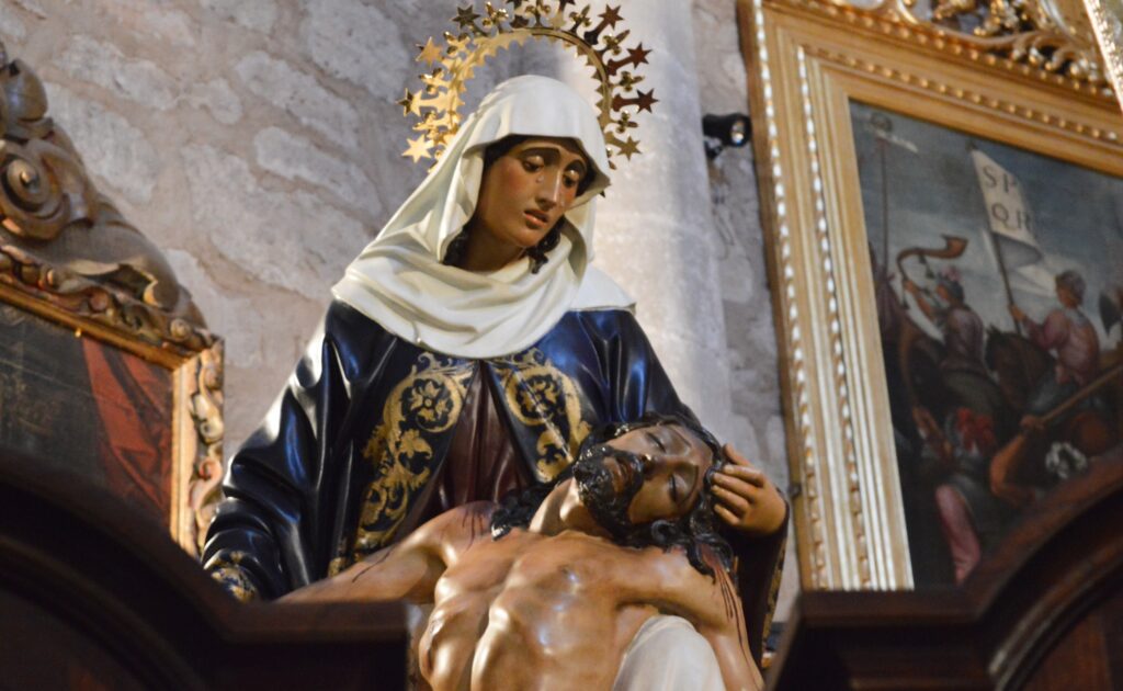 Grupo escultórico formado por Nuestra Señora de las Angustias y el Santísimo Cristo del Amor (Foto: Fran Sánchez).