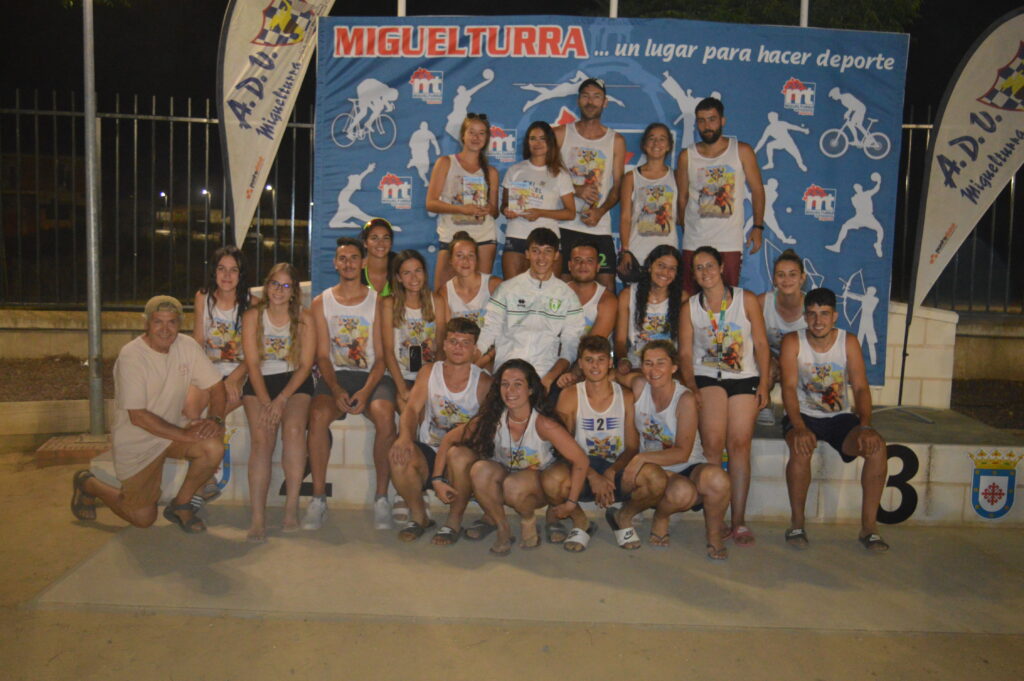 Parte de la organización del ADV Miguelturra en este XVII Torneo de Vóley Playa (Foto: Diario de Miguelturra).