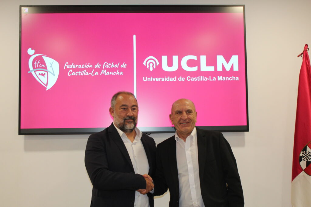 Julián Garde (izquierda), rector de la UCLM; y Pablo Burillo (derecha), presidente de la FFCM.