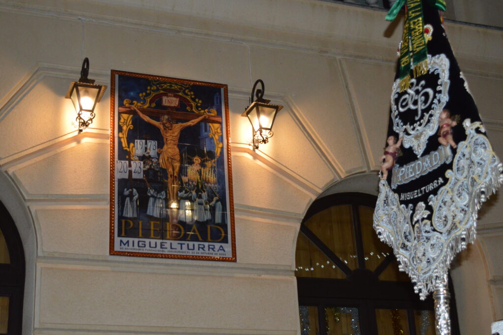 Azulejo del 50 aniversario de la Hermandad del Santísimo Cristo de la Piedad (Foto: Diario de Miguelturra).