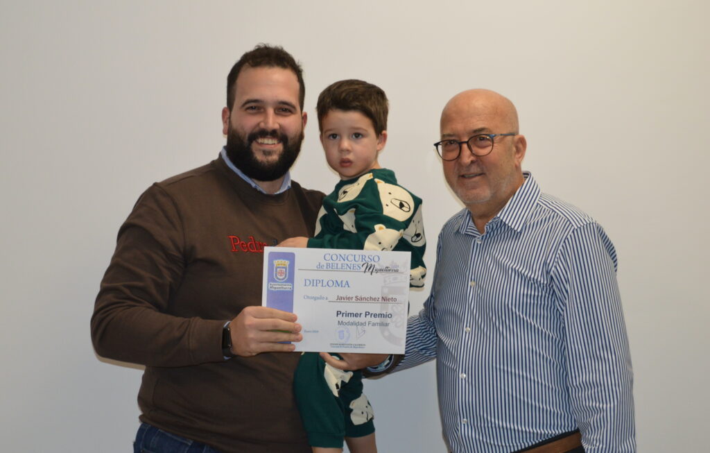 Javier Sánchez Nieto, ganador del Concurso de Belenes particulares o familiares (Foto: Diario de Miguelturra).