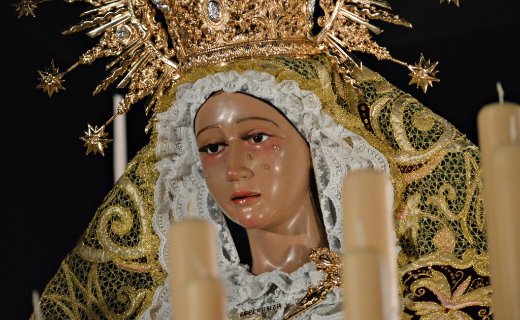 María Santísima de la Esperanza en su paso de palio (Foto: Fran Sánchez).