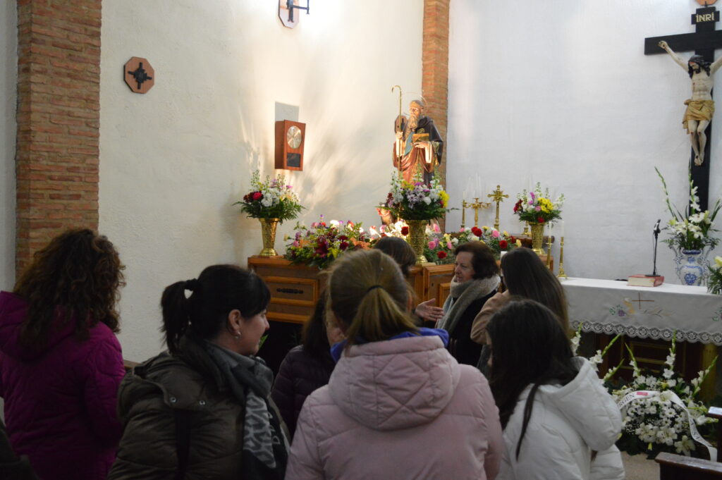 Multitud de fieles han aprovechado para visitar a San Antón (Foto: Diario de Miguelturra).