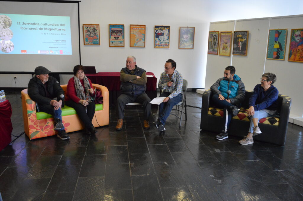 De izqda. a dcha.: José Cañizares, Manoli García, Vicente Ramírez, Berna Martínez, Justi Rodrigo y María Luisa Illescas (Foto: Diario de Miguelturra).