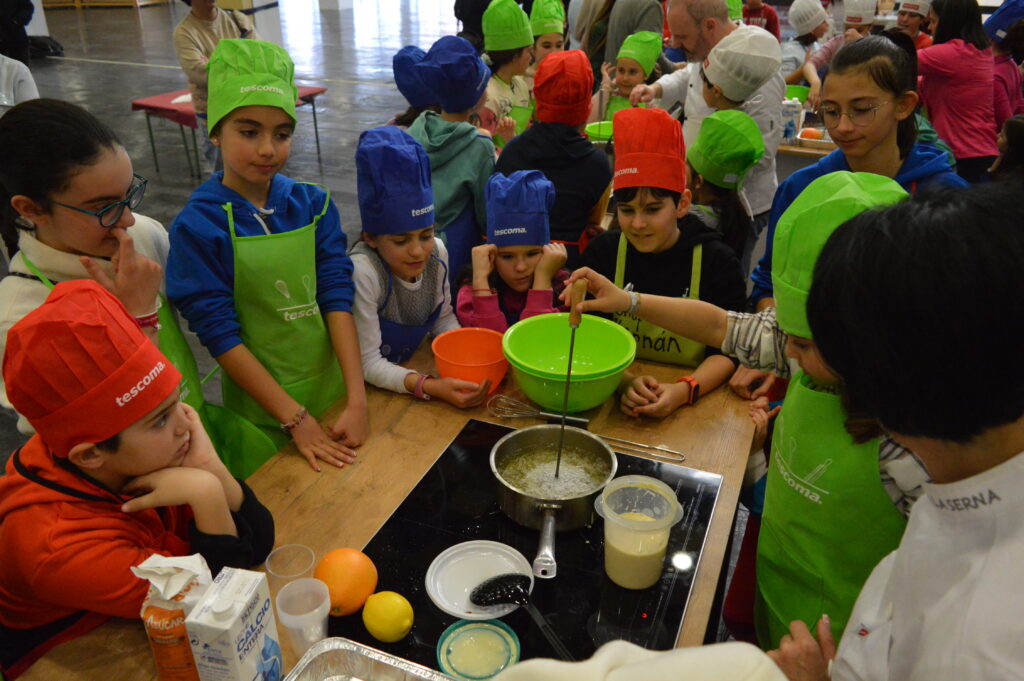 Taller Infantil de Fruta en Sartén (Foto: Diario de Miguelturra).
