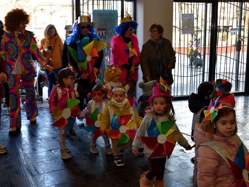 Los pequeños celebran el Carnaval