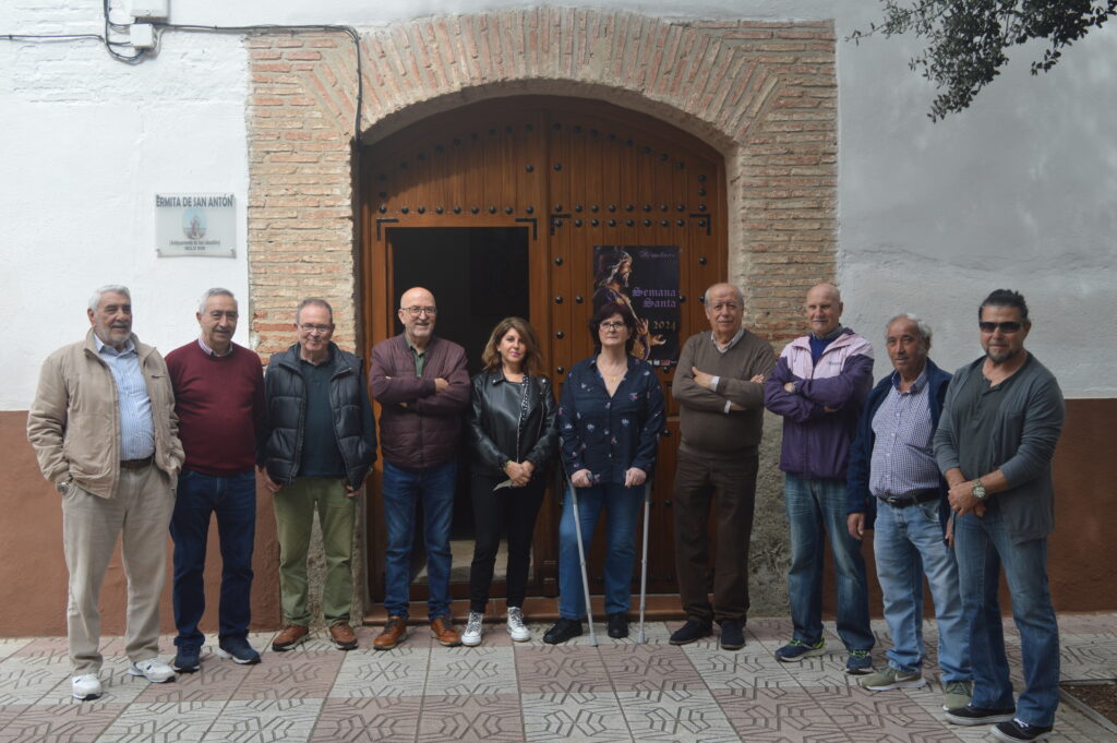 VOX Miguelturra hace un donativo a la Hermandad de San Antón