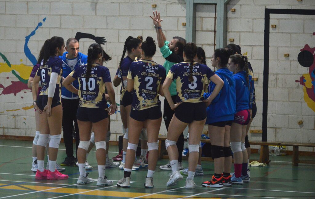 El senior femenino del ADV suspende su partido por las malas condiciones del pabellón El Cristo