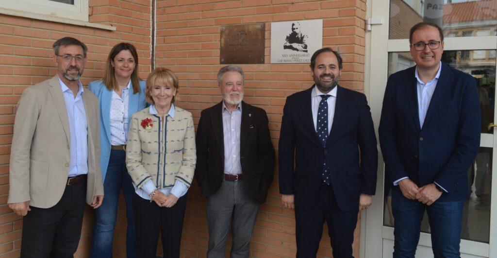 De izqda. a dcha.: Antonio Fernández, Carmen María Mohíno, Esperanza Aguirre, Román Rivero, Paco Núñez y Luis Ramón Mohíno (Foto: Aurora Herrero/Diario de Miguelturra).