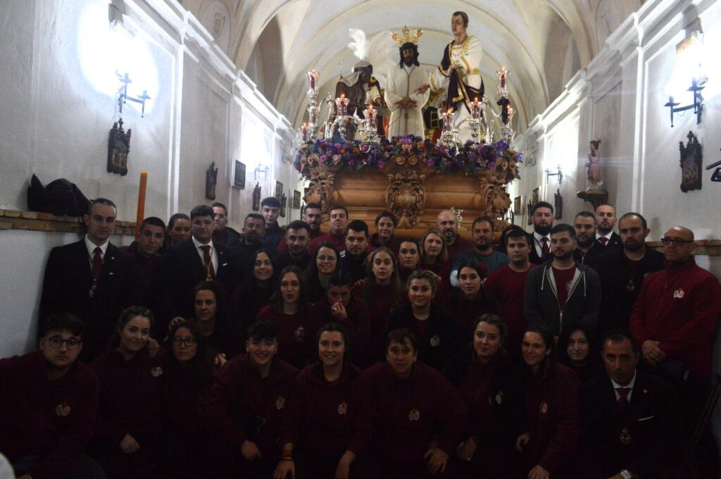 Cuadrilla de Nuestro Padre Jesús del Perdón el Martes Santo 2024 (Foto: Aurora Herrero/Diario de Miguelturra).