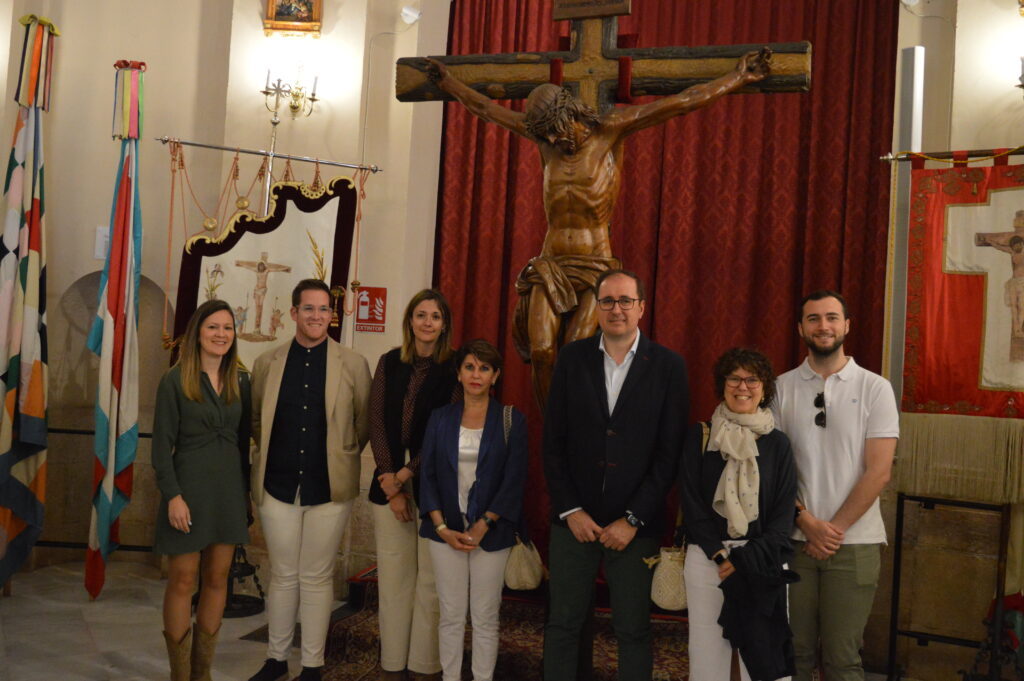 Miembros de la Corporación Municipal presentes en la bajada del Cristo (Foto: Diario de Miguelturra).