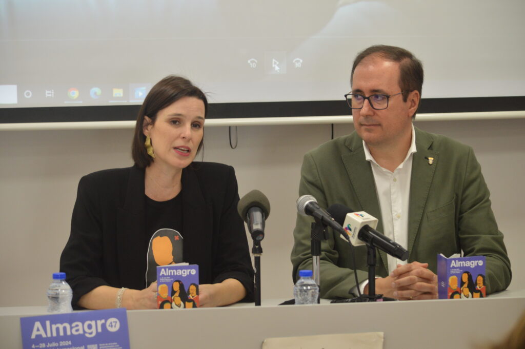 Irene Pardo, director dele Festival Internacional de Teatro Clásico de Almagro, junto a Luis Ramón Mohíno, alcalde de Miguelturra (Foto: Diario de Miguelturra).