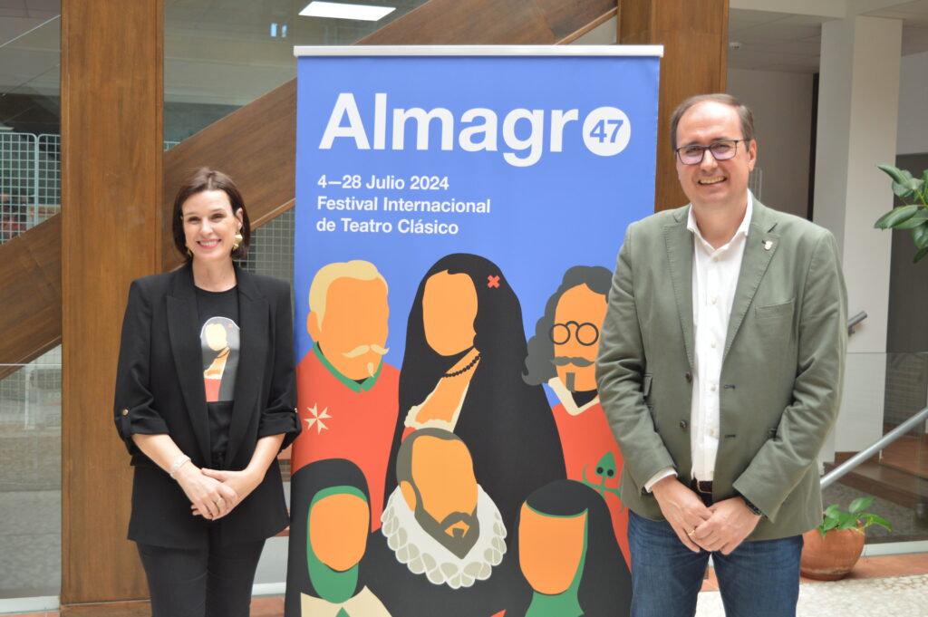 Irene Pardo, director dele Festival Internacional de Teatro Clásico de Almagro, junto a Luis Ramón Mohíno, alcalde de Miguelturra (Foto: Diario de Miguelturra).