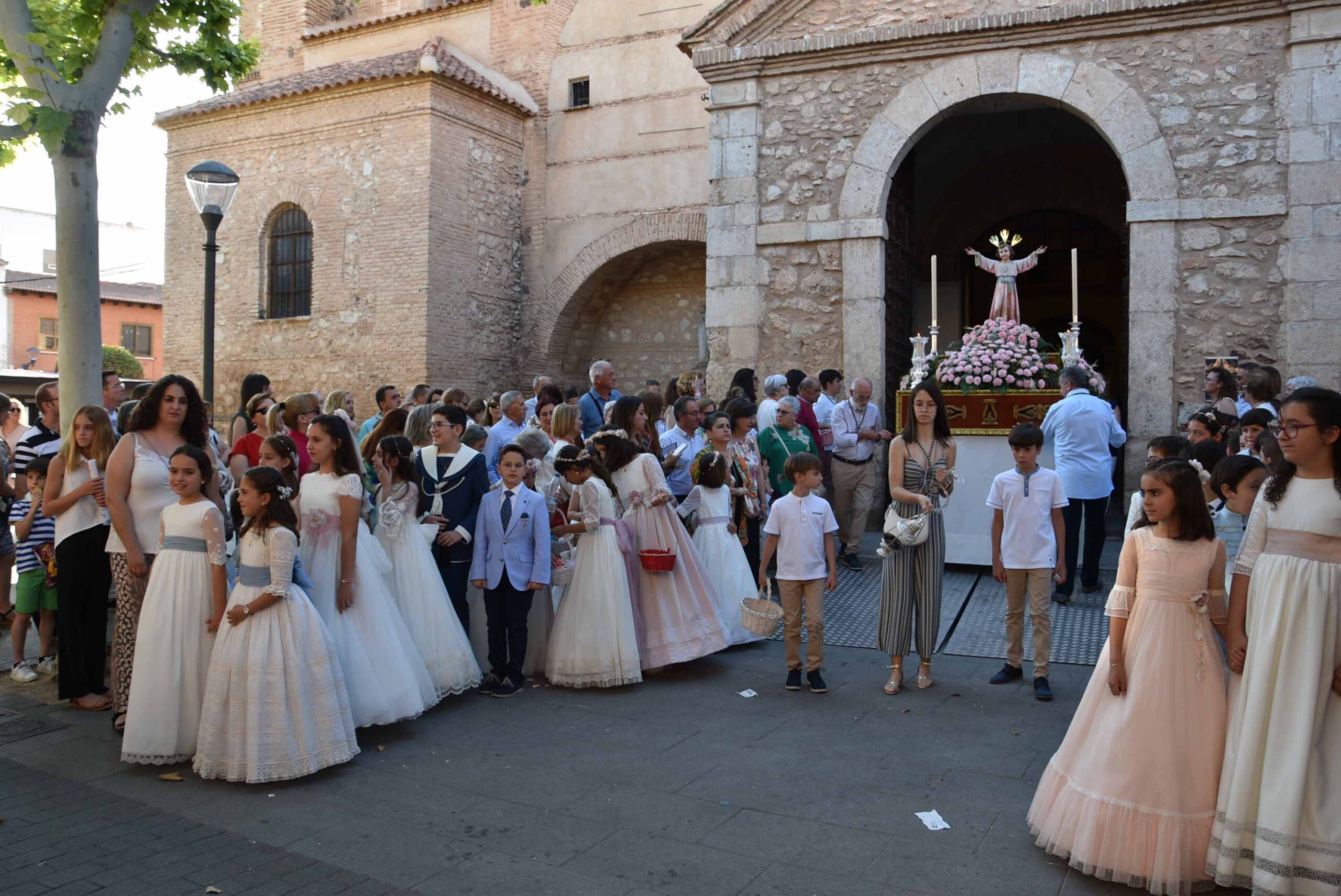 La procesión del Corpus Christi recorre las céntricas calles con una ...