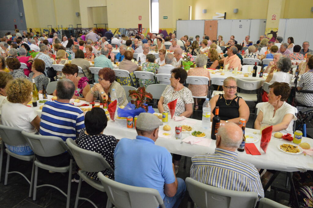 Un total de 250 personas disfrutaron de la comida de convivencia de la Asociación de Jubilados y Pensionistas (Foto: Diario de Miguelturra).