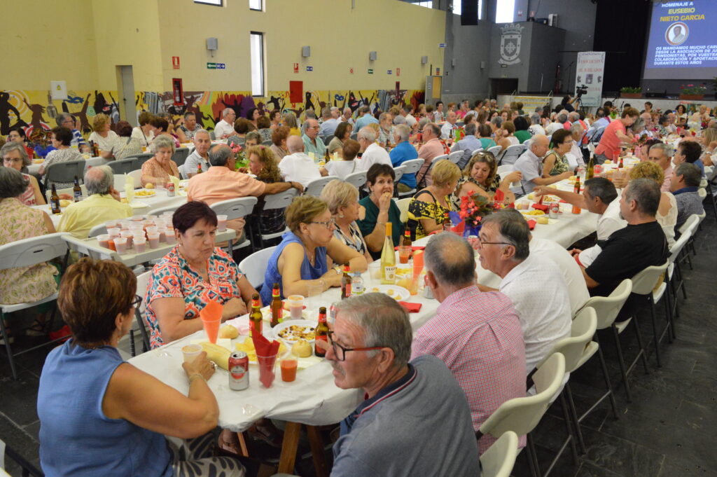 Un total de 250 personas disfrutaron de la comida de convivencia de la Asociación de Jubilados y Pensionistas (Foto: Diario de Miguelturra).