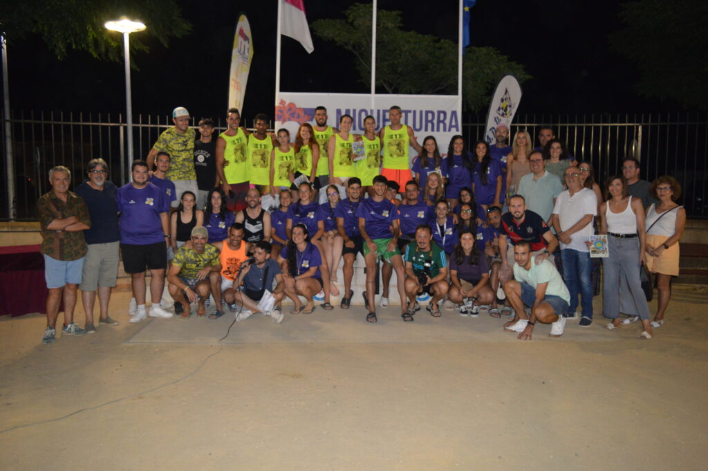 Foto de familia de ganadores, organización y autoridades (Foto: Diario de Miguelturra).