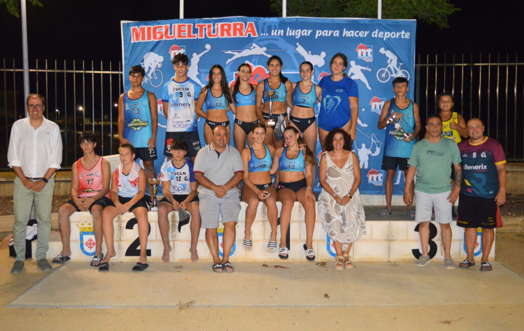 Foto de familia de la entrega de premios en la categoría sénior. (Foto: Diario de Miguelturra)