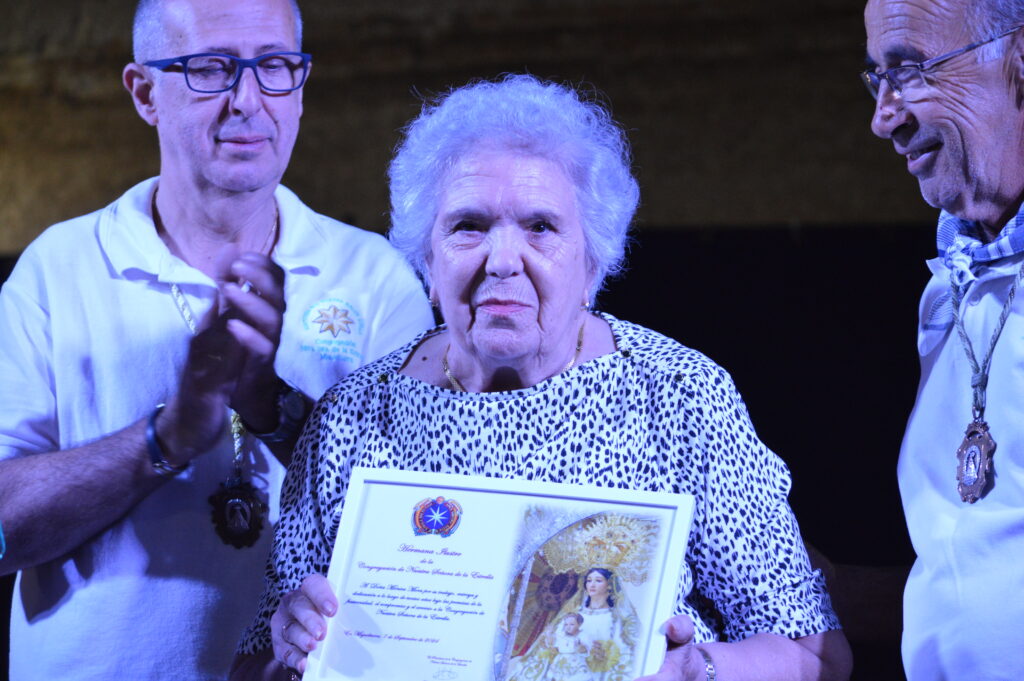 Mónica Mora ha sido reconocida como hermana ilustre de la Congregación de la Virgen de la Estrella (Foto: Diario de Miguelturra).