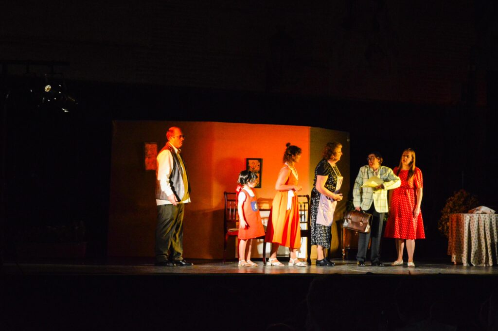 Flauti Flauti Teatro interpreta ‘Las casas de cartón’ con motivo de las Ferias y Fiestas 2024 (Foto: Aurora Herrero/Diario de Miguelturra).