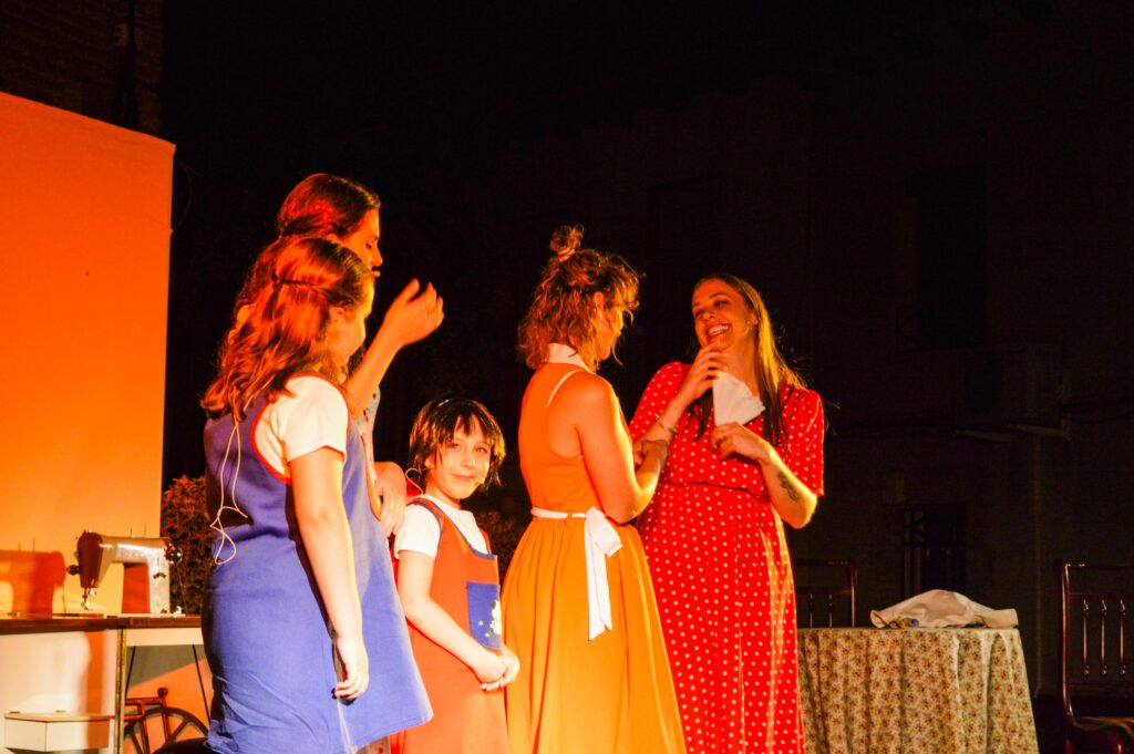 Flauti Flauti Teatro interpreta ‘Las casas de cartón’ con motivo de las Ferias y Fiestas 2024 (Foto: Aurora Herrero/Diario de Miguelturra).