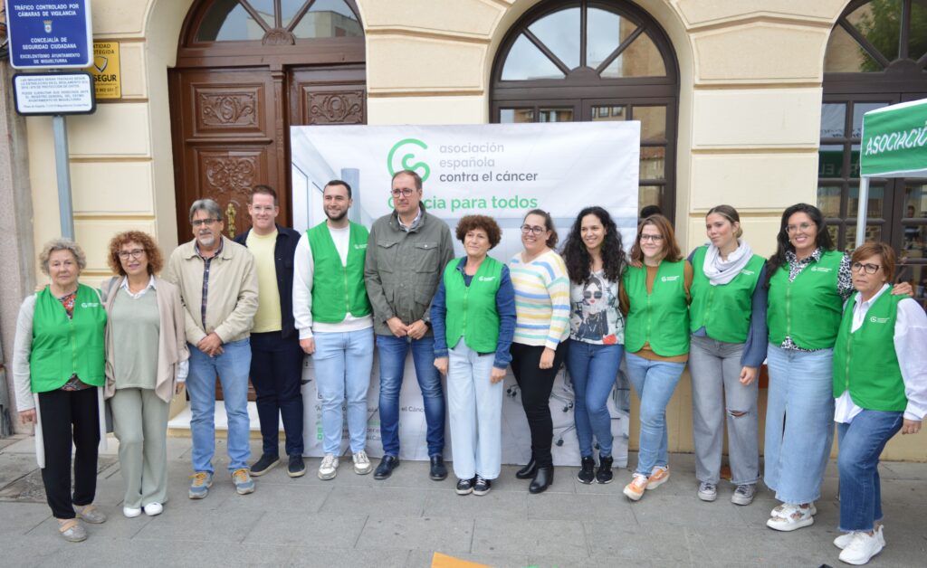 Varios miembros de la Corporación Municipal han visitado la actividad 'Ciencia para todos' (Foto: Diario de Miguelturra).