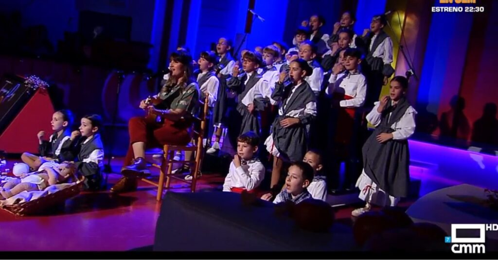 Los alumnos del CEIP El Pradillo cantan con Rozalén