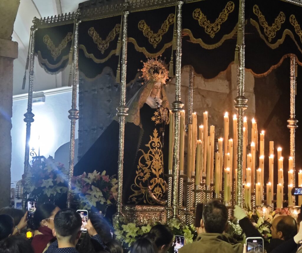 Nuestra Señora Dolorosa de la Soledad llega a la Parroquia.