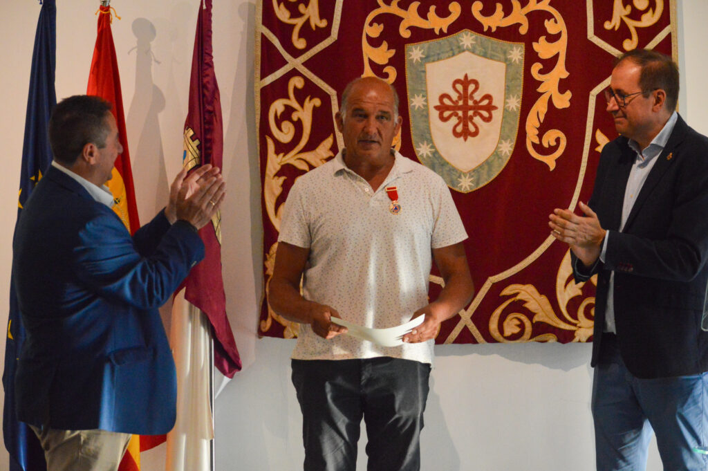María Teresa Segura recibe la Medalla al Mérito de Protección Civil (Foto: Diario de Miguelturra).