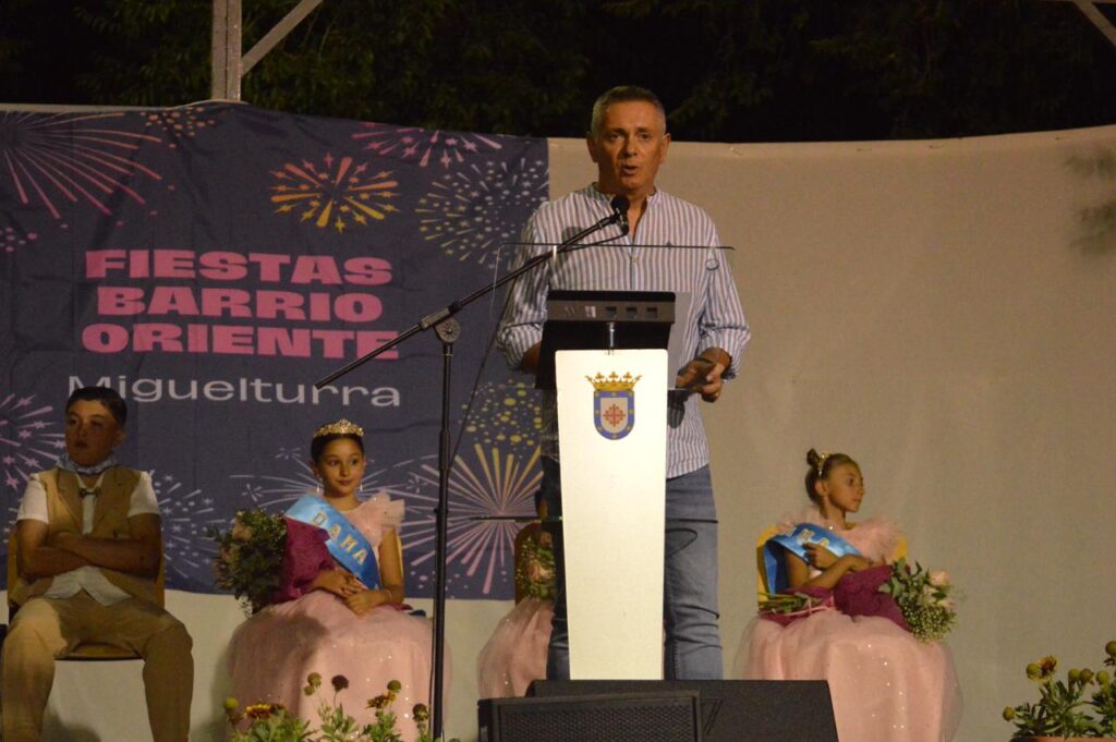 Rafael Sánchez Espinosa durante el pregón del Barrio Oriente 2025 (Foto: Diario de Miguelturra).