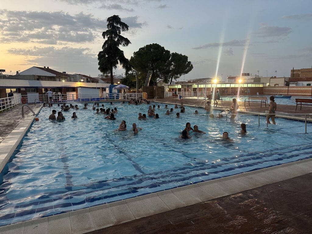 Noches Encantadas en la Piscina Municipal (Foto: Diario de Miguelturra).