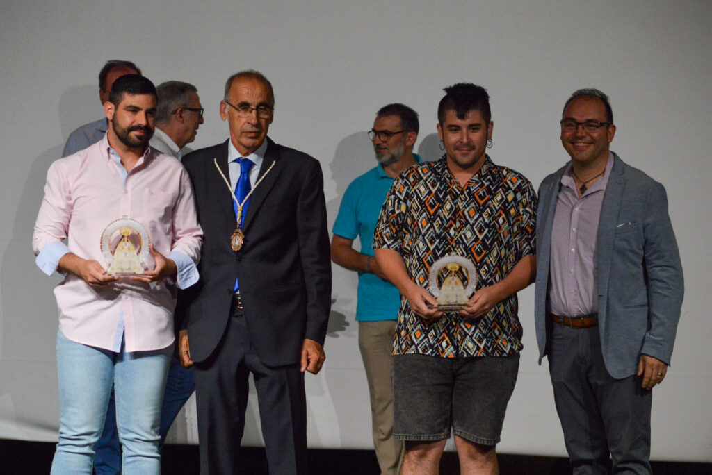 Álvaro García y Francisco Manuel Peco, director musical y presidente del Cristo de la Piedad y de la Banda Sinfónica, respectivamente (Foto: Diario de Miguelturra).