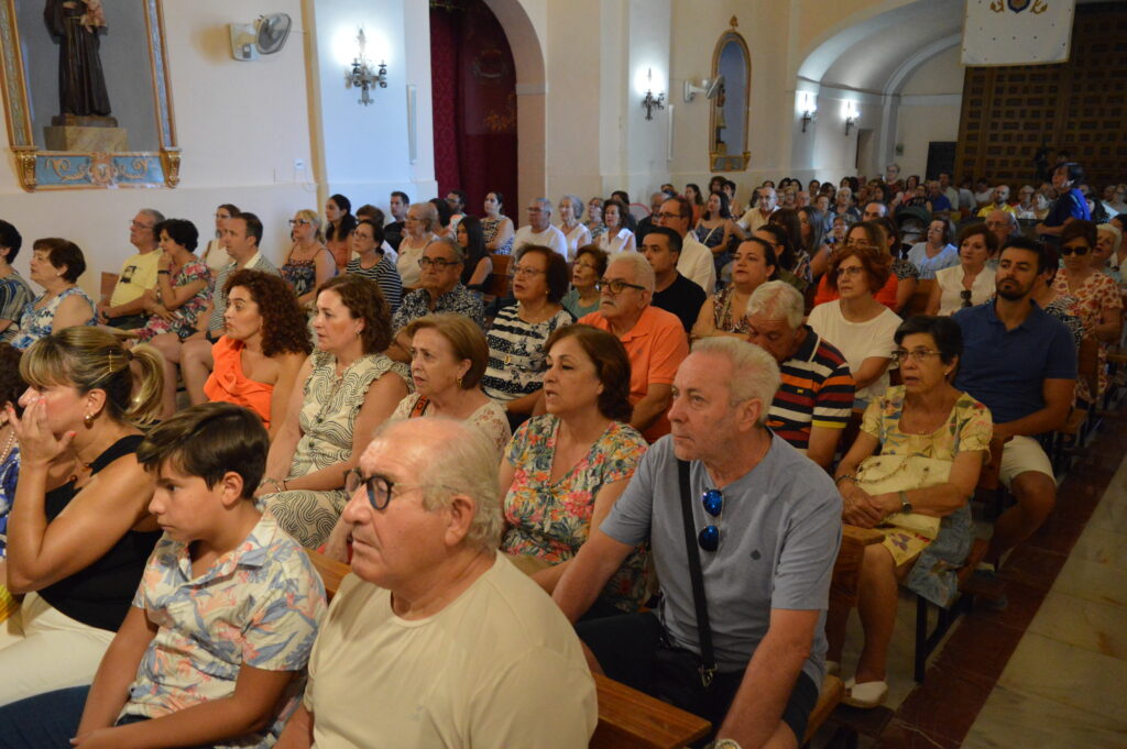 La Ermita de la Virgen de la Estrella se volvió a llenar un año más para la bajada de la patrona (Foto: Diario de Miguelturra).