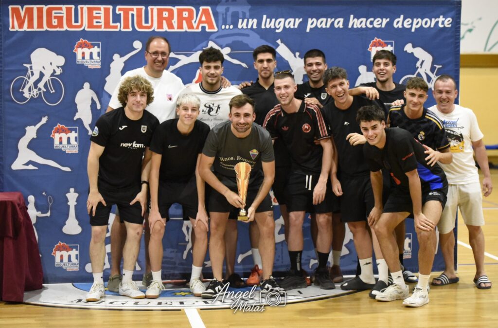 New Fam, ganadores de la Liga Local de Fútbol Sala (Foto: Ángel Matas).