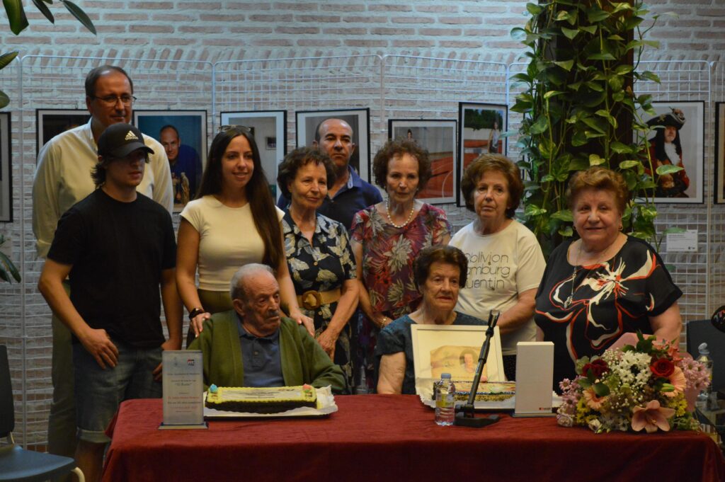 Julián Muñoz junto a su familia | Foto: Diario de Miguelturra