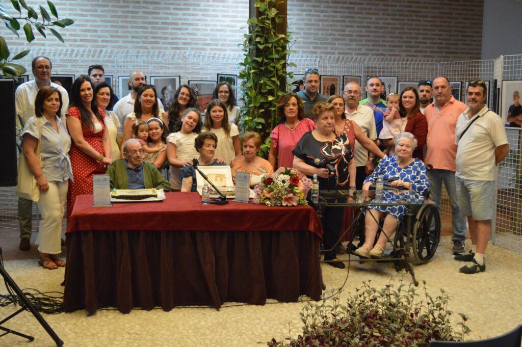 Francisco Sobrino junto a su familia | Foto: Diario de Miguelturra