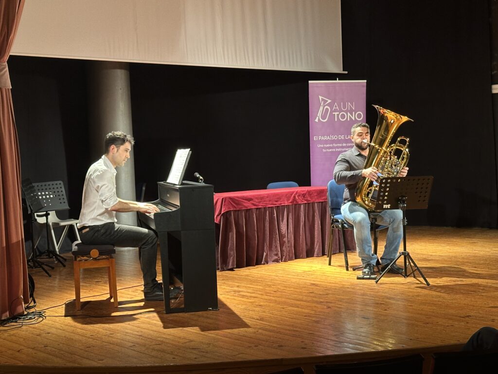 Ángel Ocaña y Joaquín González abrieron las actuaciones musicales del festival ‘A un tono’ | Diario de Miguelturra