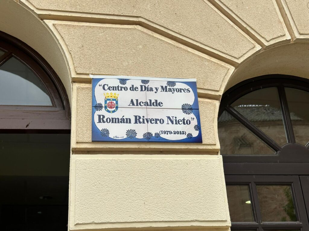 Placa conmemorativa del Centro de Día y Mayores. | Foto: Diario de Miguelturra