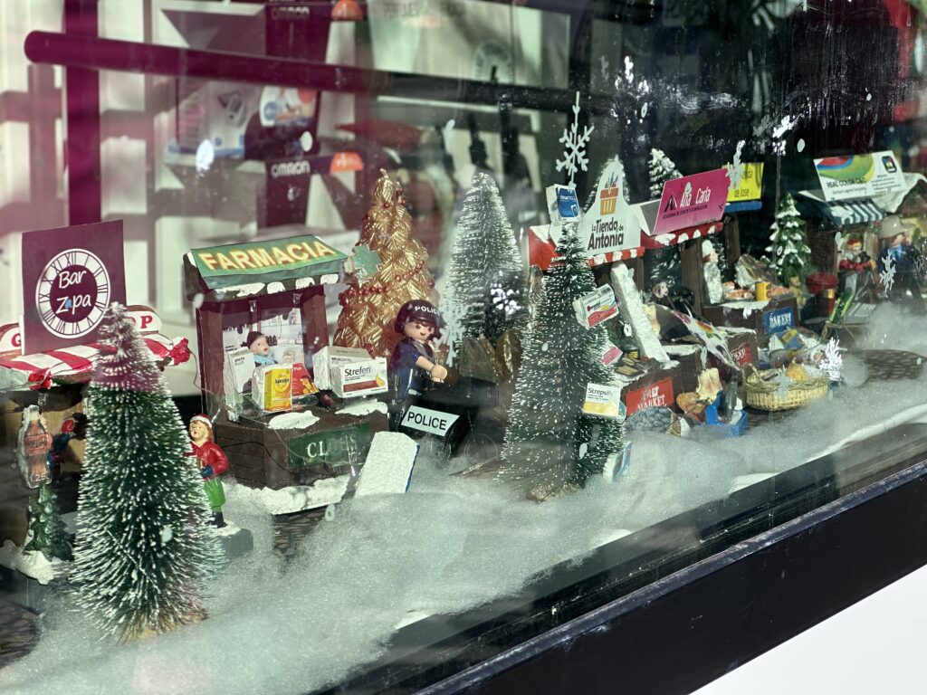 Escaparate de la Farmacia Parque Doctor Fleming | Diario de Miguelturra