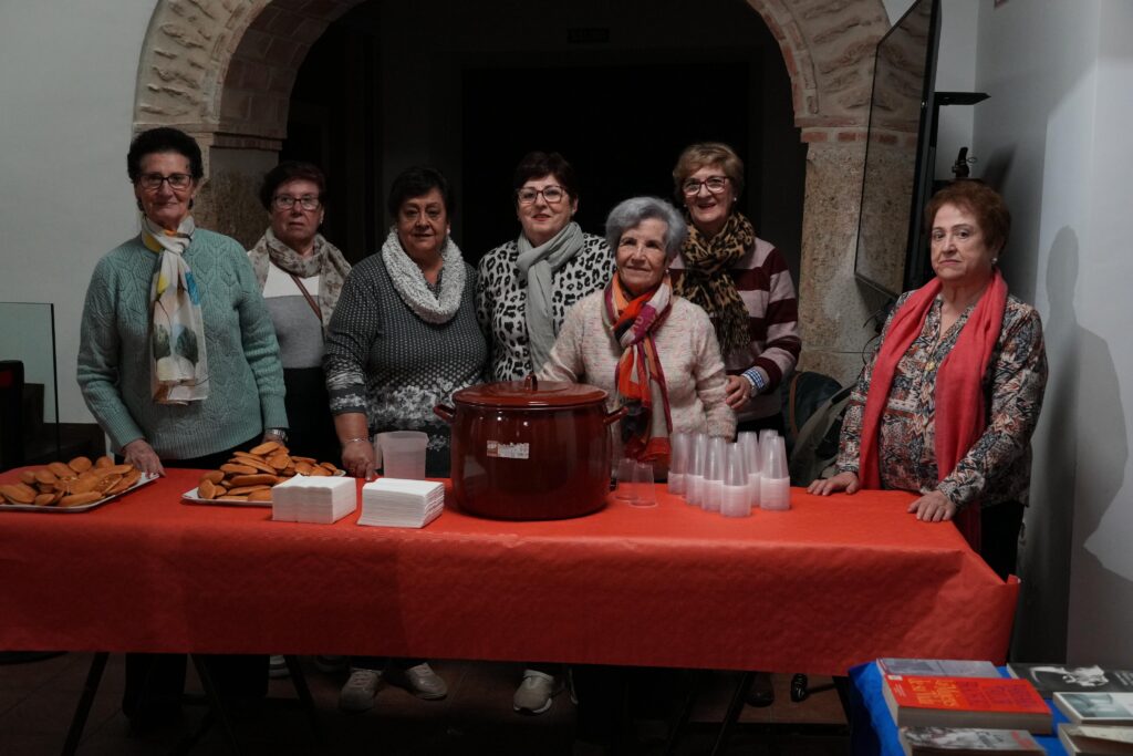La Asociación de Viudas Nuestra Señora de la Estrella ofreció un chocolate caliente | Diario de Miguelturra