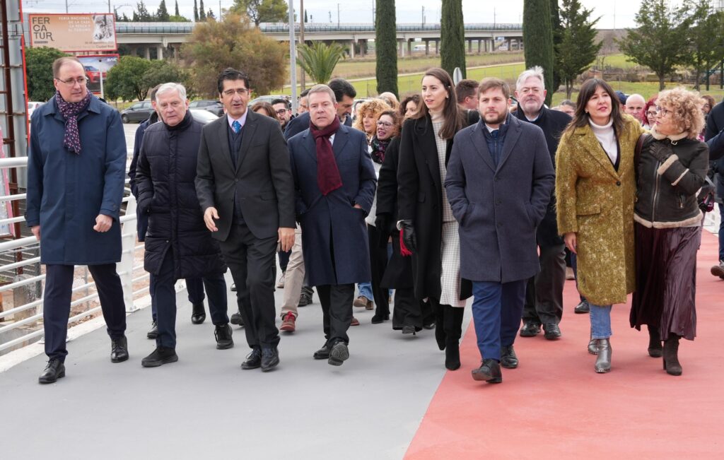 Las autoridades visitan la pasarela | Diario de Miguelturra