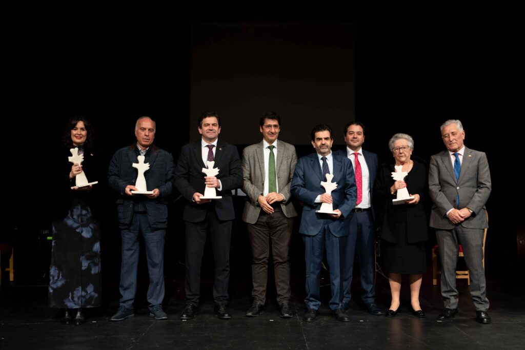 Agapito Arévalo recogió el reconocimiento que le hicieron Román Rivero