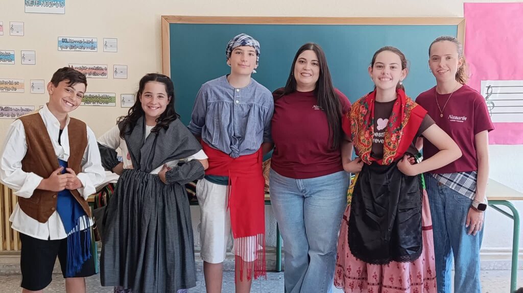 Los alumnos y alumnas del Cristo se visten de manchegos
