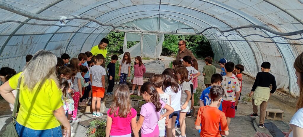 Alumnado del colegio El Cristo en el Vivero Municipal
