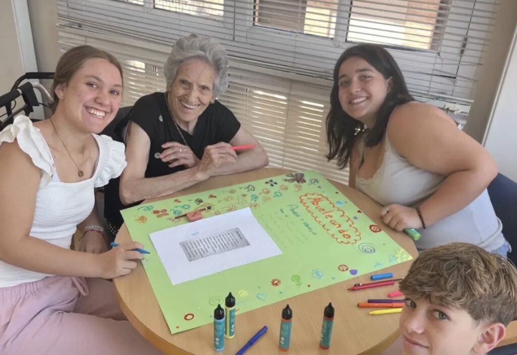 El Centro de Día celebra el Día de los Abuelos con un encuentro intergeneracional
