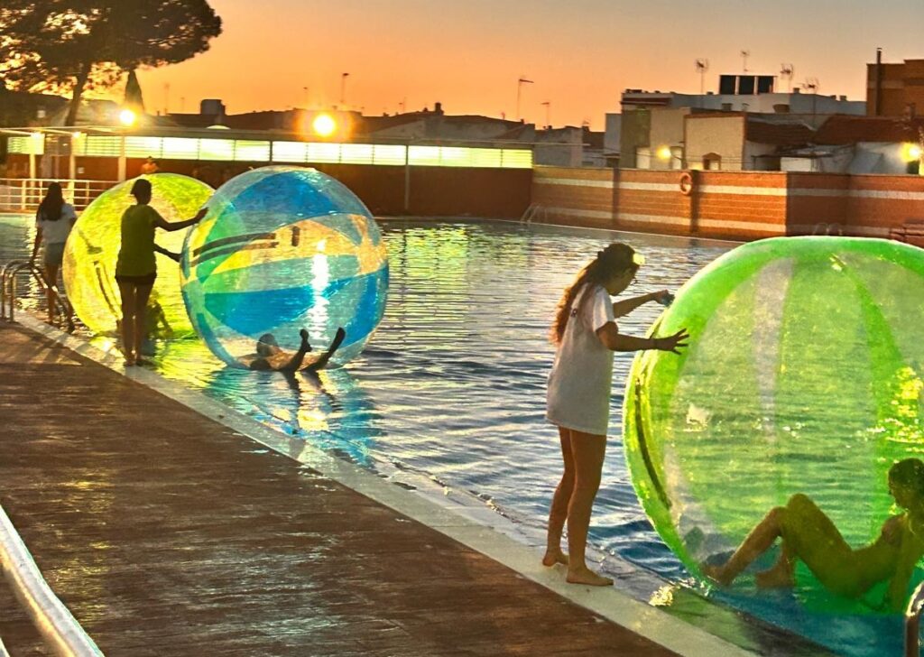 Bolas acuáticas en las 'Noches Encantadas'